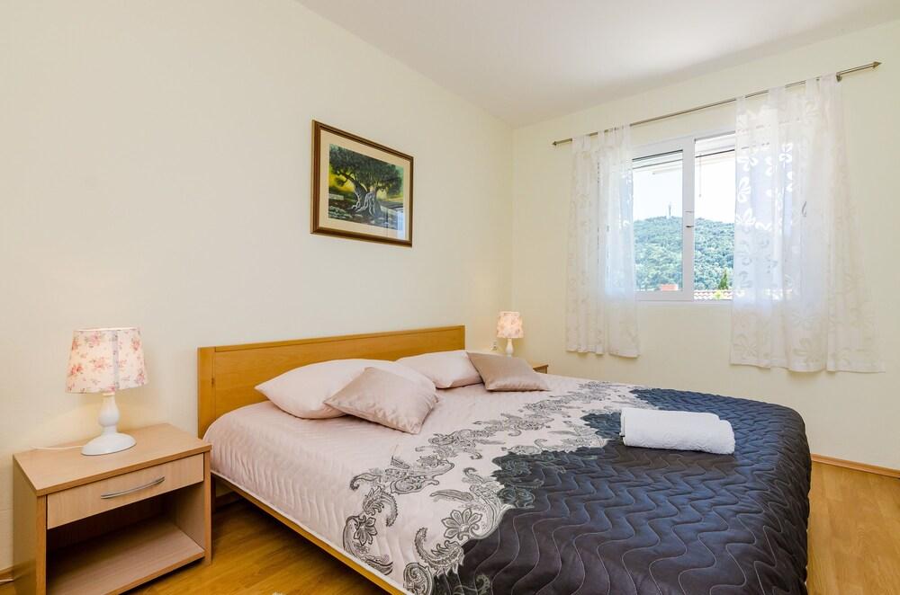 Apartments Mirjana