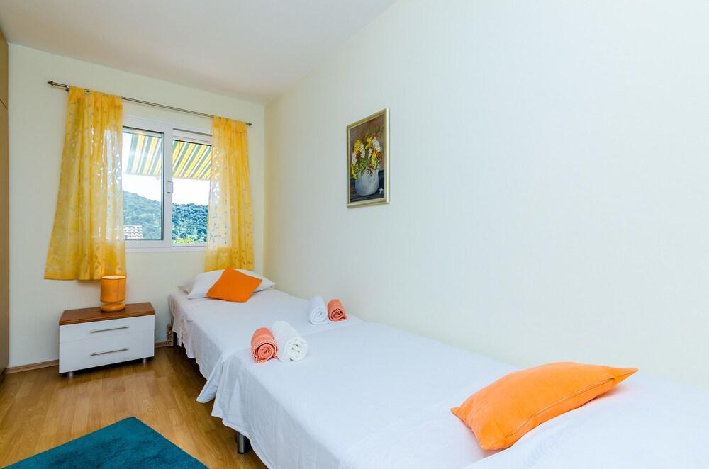 Apartments Mirjana
