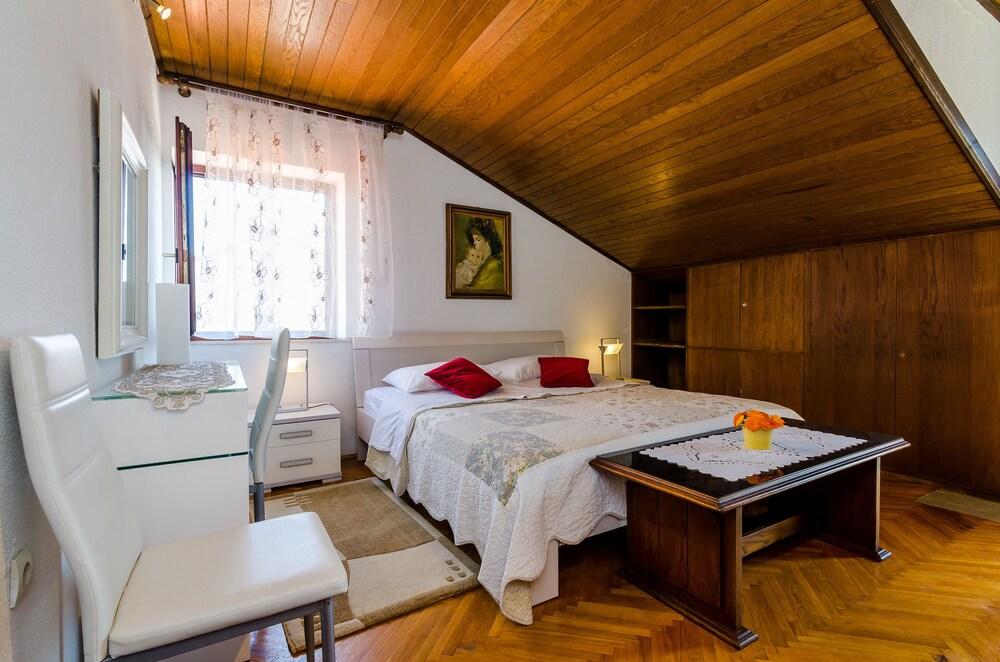 Apartments Mirjana