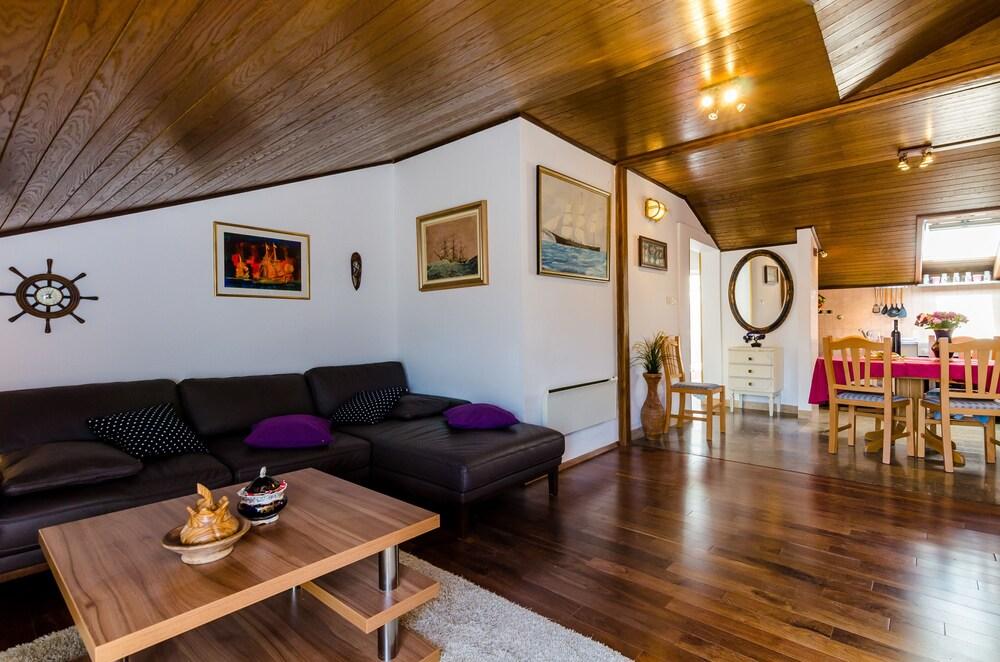 Apartments Mirjana