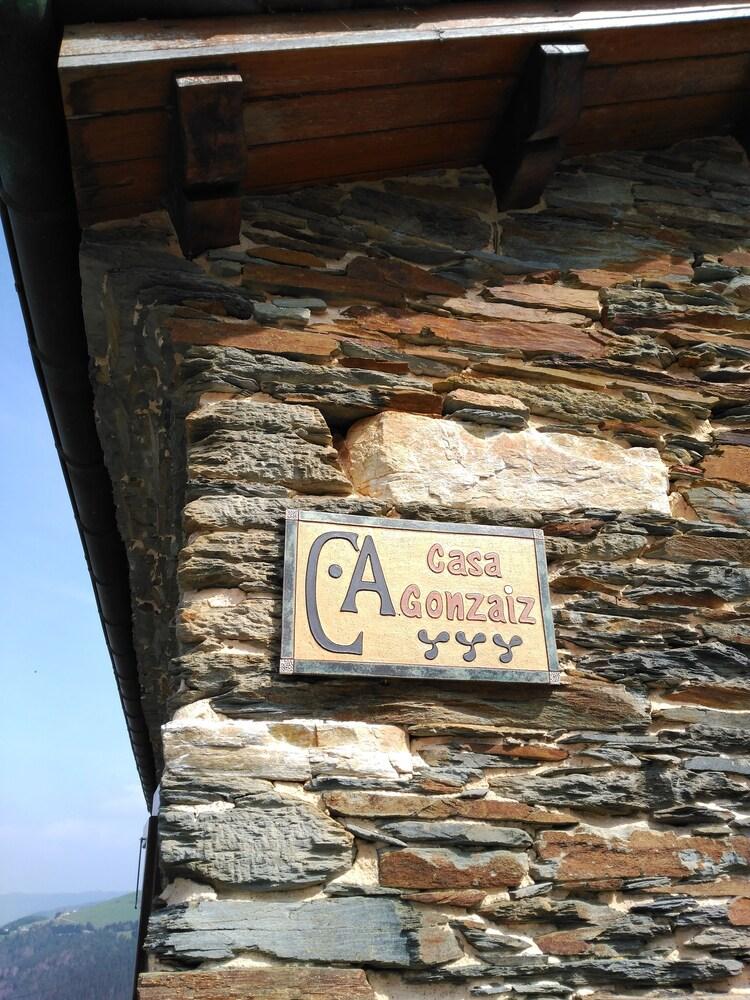 Casa Gonzaiz