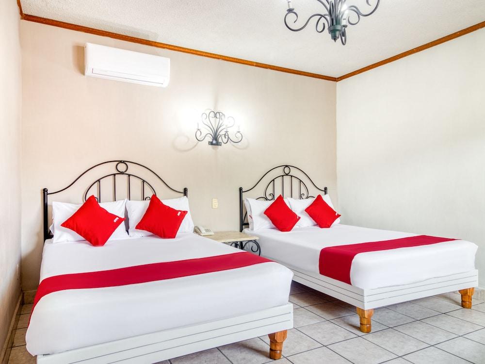 Capital O Hotel La Siesta