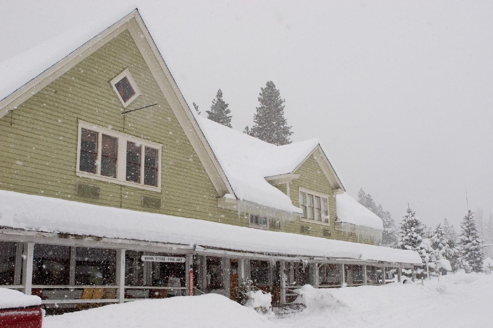 McCloud River Mercantile Hotel