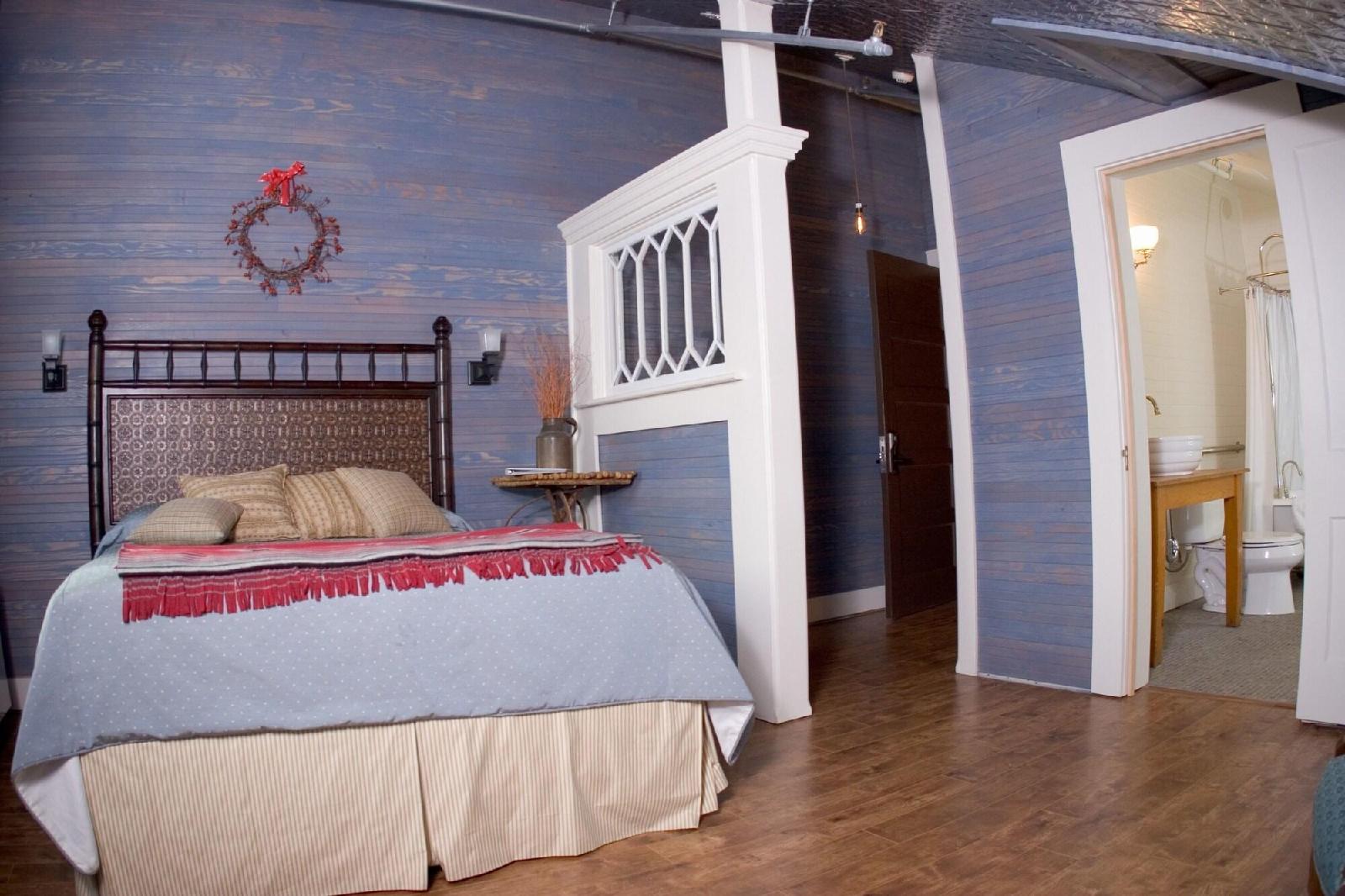 McCloud River Mercantile Hotel