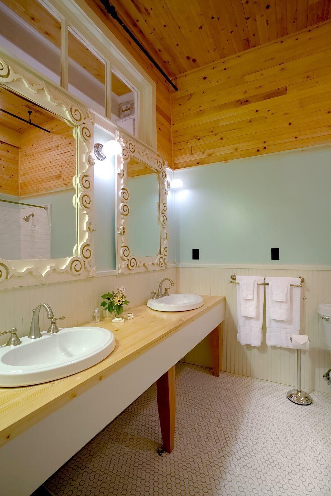 McCloud River Mercantile Hotel