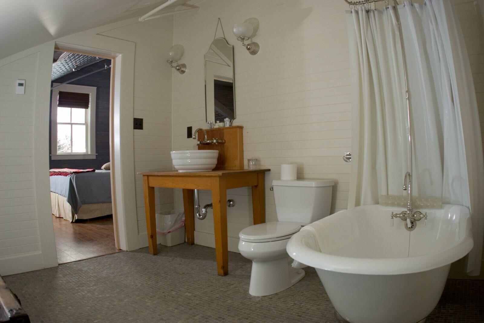 McCloud River Mercantile Hotel