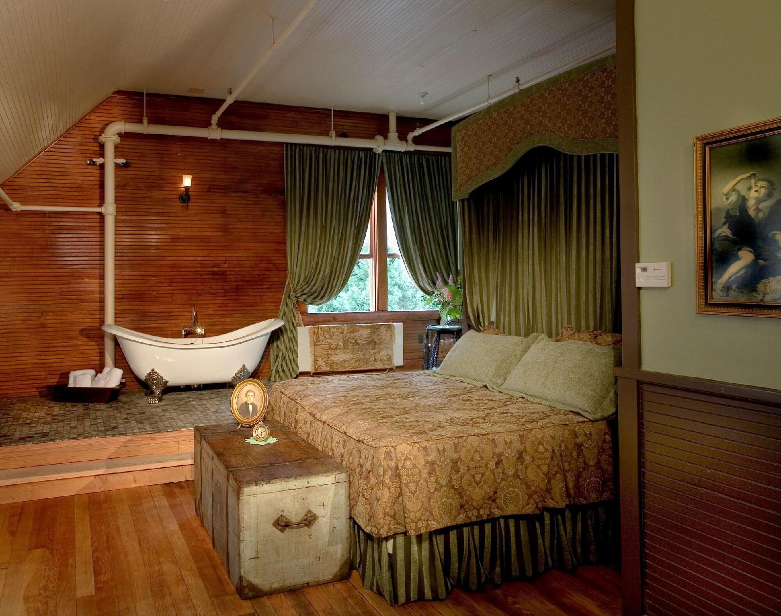 McCloud River Mercantile Hotel