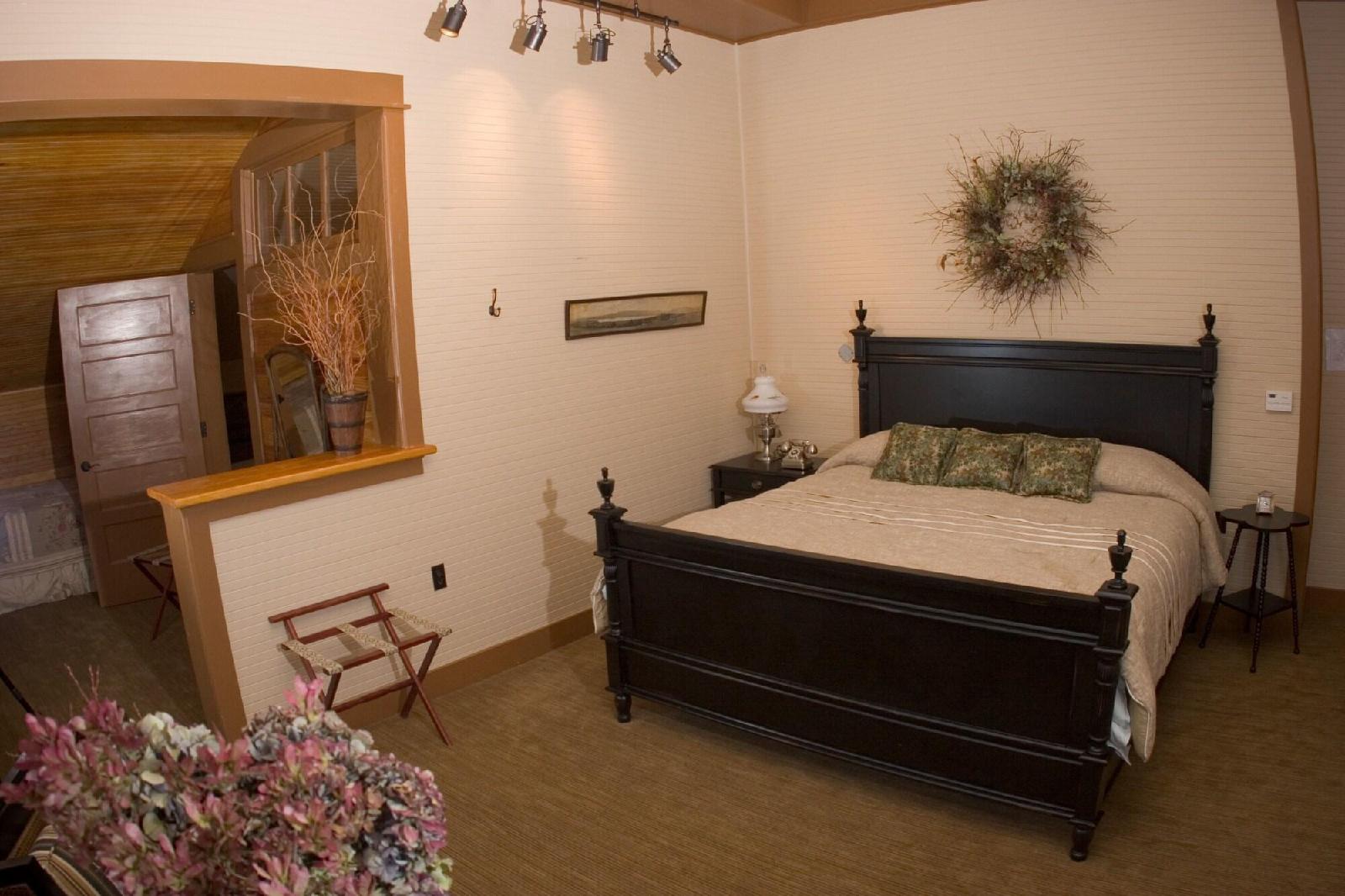 McCloud River Mercantile Hotel