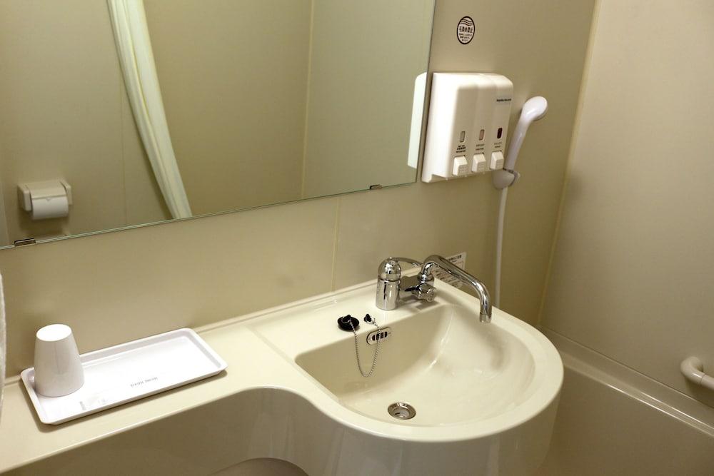Toyoko Inn JR Kawaguchi-Eki Nishi-Guchi