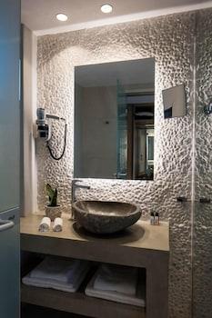 Amira Luxury Suites
