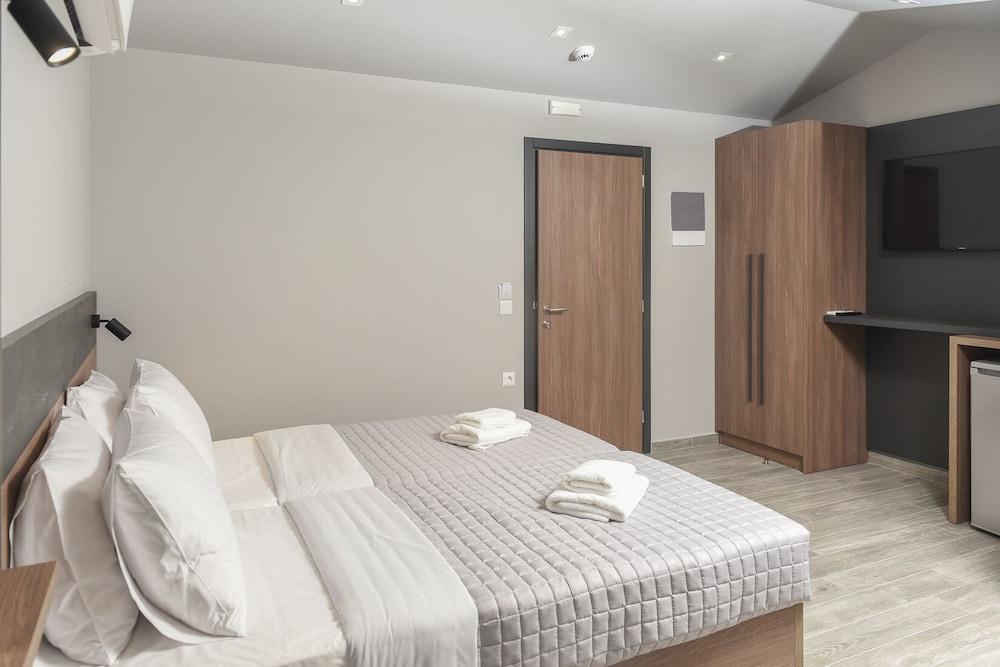 Elizabeth Queen Luxuxy Rooms