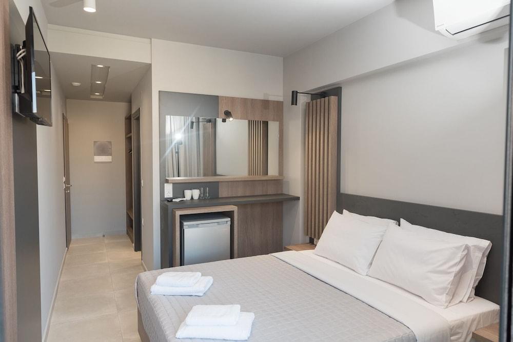 Elizabeth Queen Luxuxy Rooms