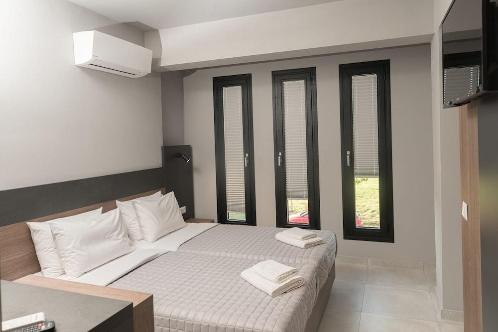 Elizabeth Queen Luxuxy Rooms