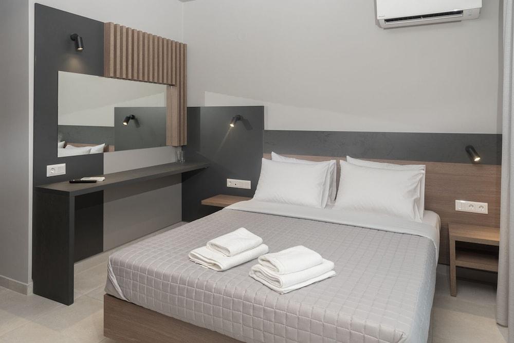 Elizabeth Queen Luxuxy Rooms