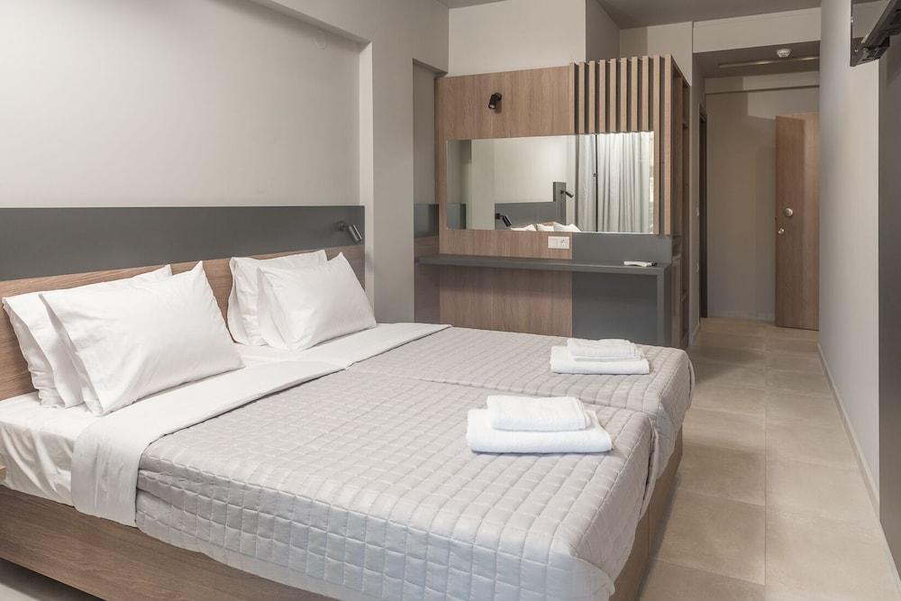 Elizabeth Queen Luxuxy Rooms