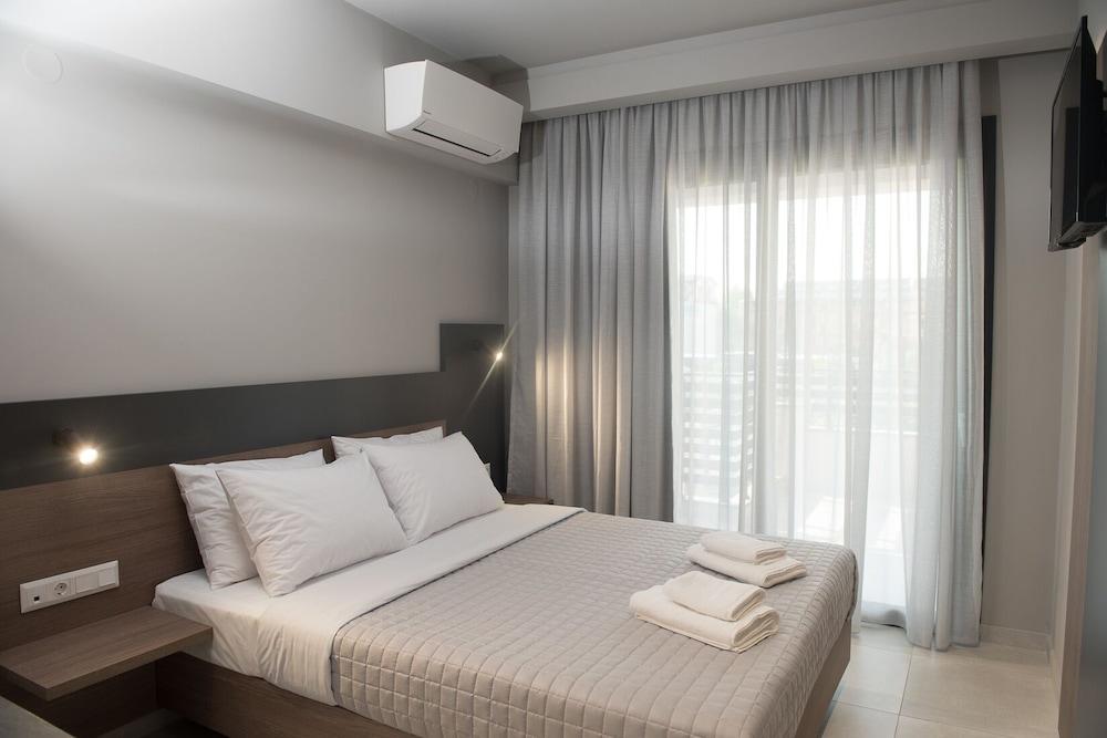 Elizabeth Queen Luxuxy Rooms