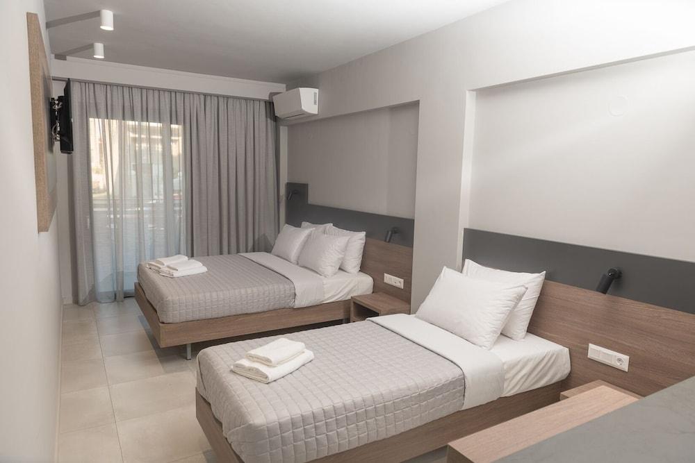 Elizabeth Queen Luxuxy Rooms