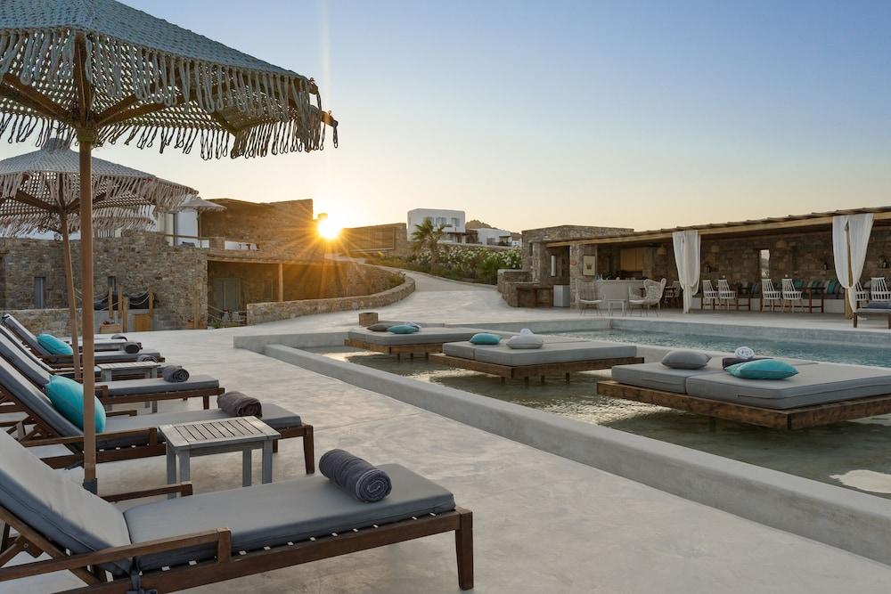 Myconian Crown Suites