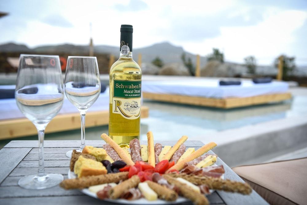 Myconian Crown Suites