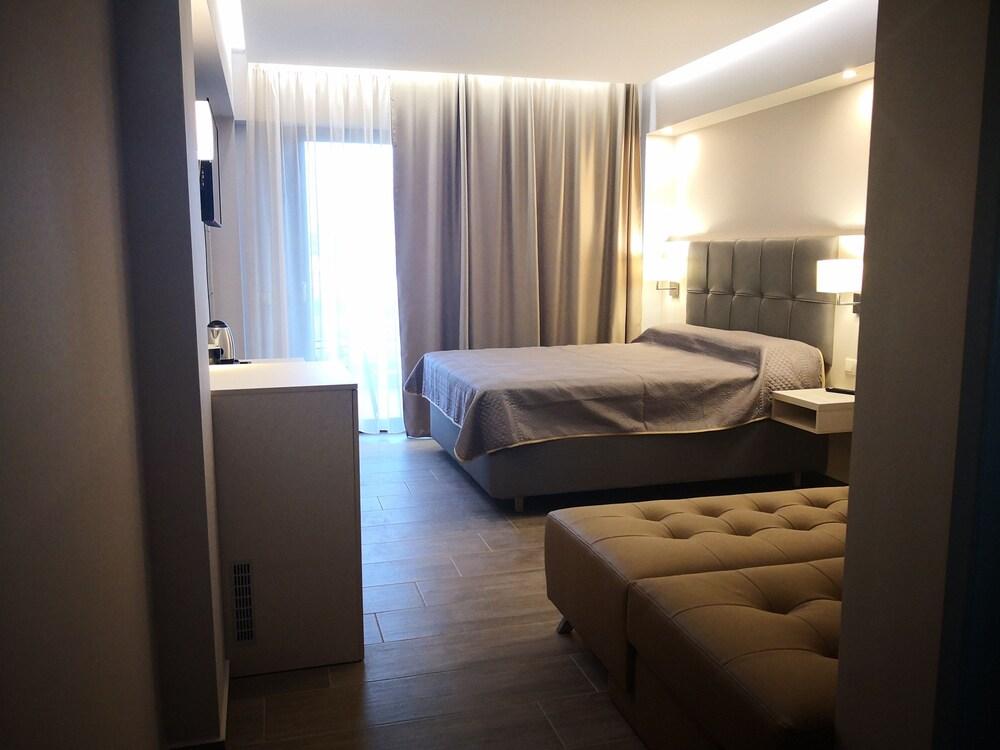 Peloton Inn Hotel