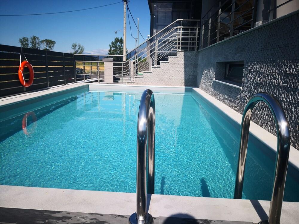 Peloton Inn Hotel