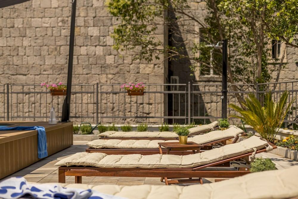 Evala Luxury Rooms With Pool And Garden