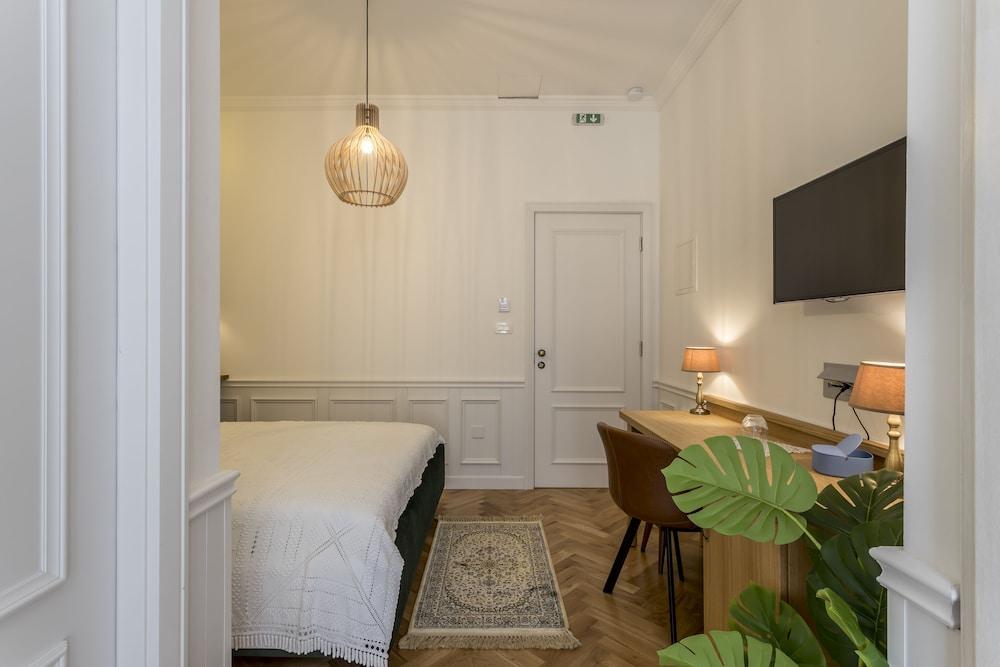 Evala Luxury Rooms With Pool And Garden