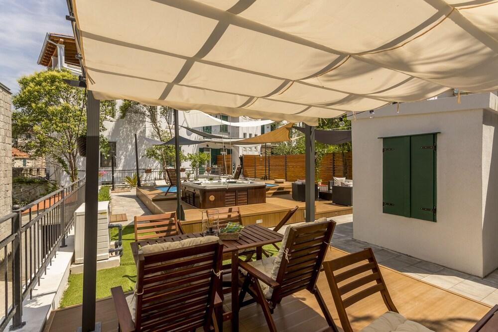 Evala Luxury Rooms With Pool And Garden