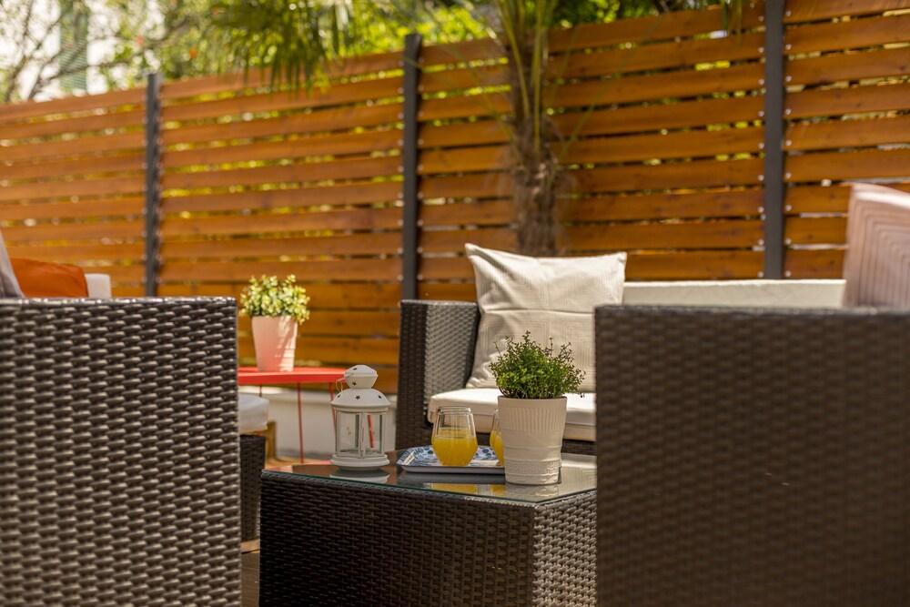 Evala Luxury Rooms With Pool And Garden