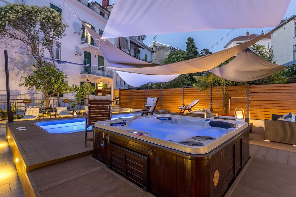 Evala Luxury Rooms With Pool And Garden