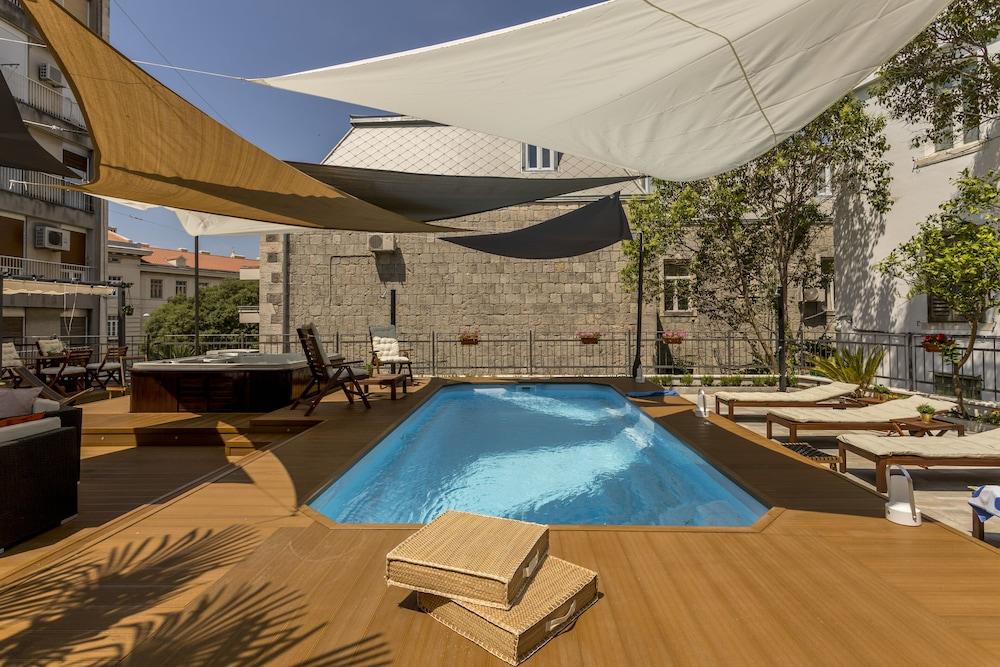 Evala Luxury Rooms With Pool And Garden