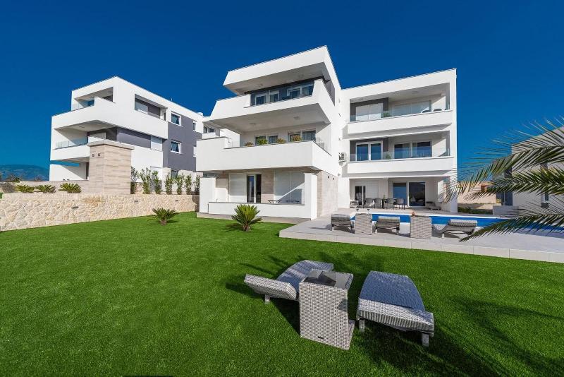 Pool Villas Maris