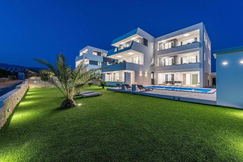 Pool Villas Maris