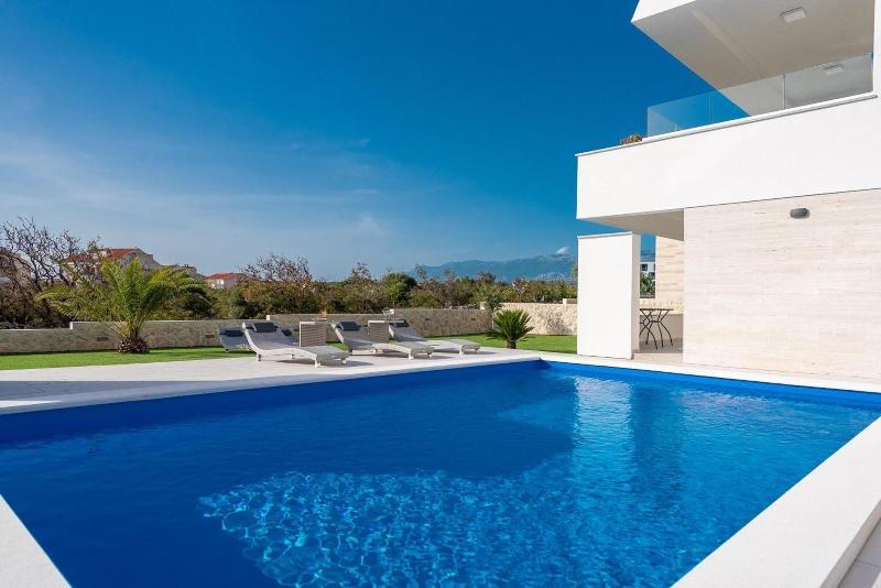 Pool Villas Maris