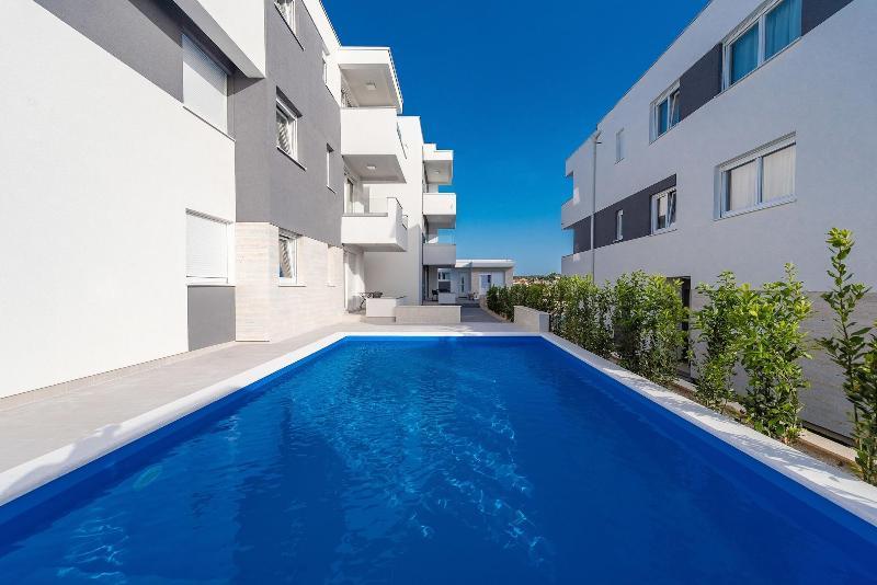 Pool Villas Maris