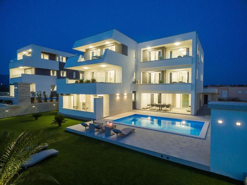 Pool Villas Maris