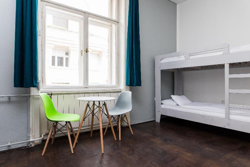 2B Hostel & Rooms