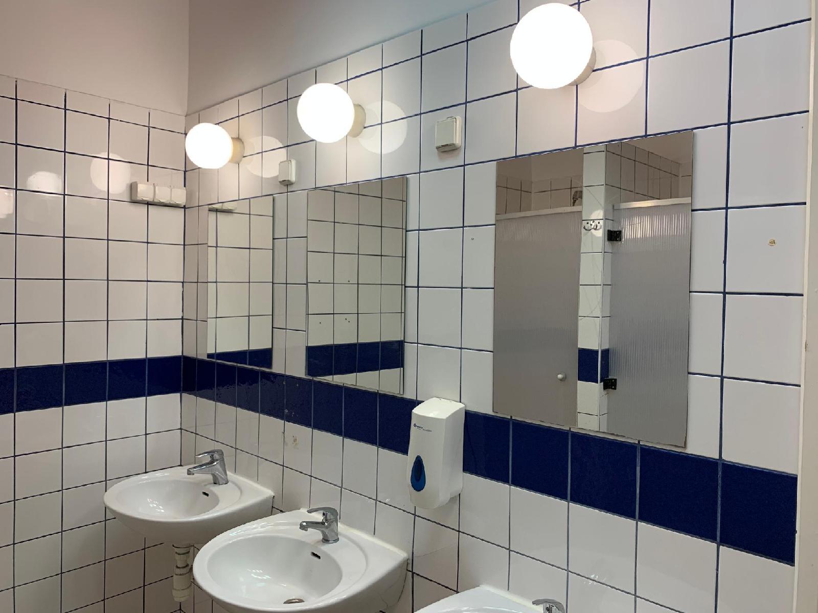 2B Hostel & Rooms