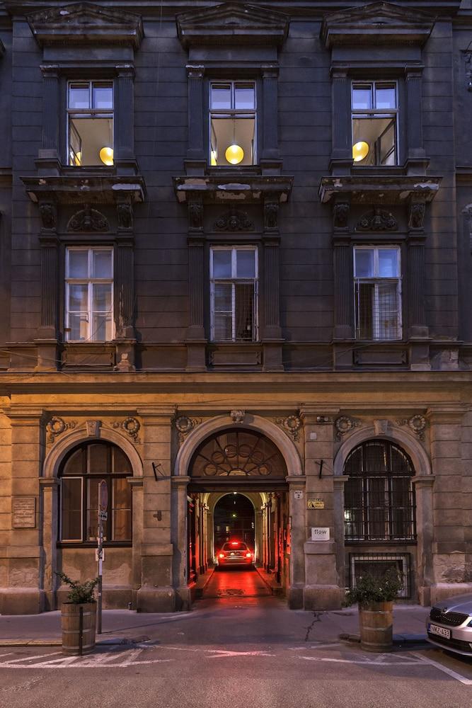 Flow Hostel