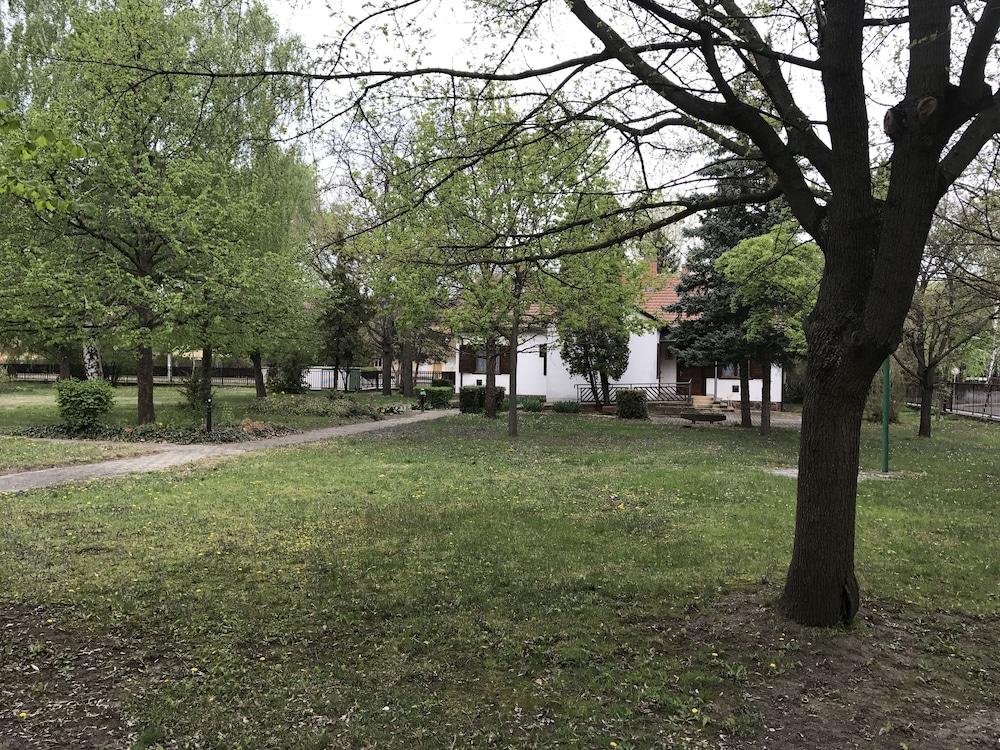 A Green Garden Hotel