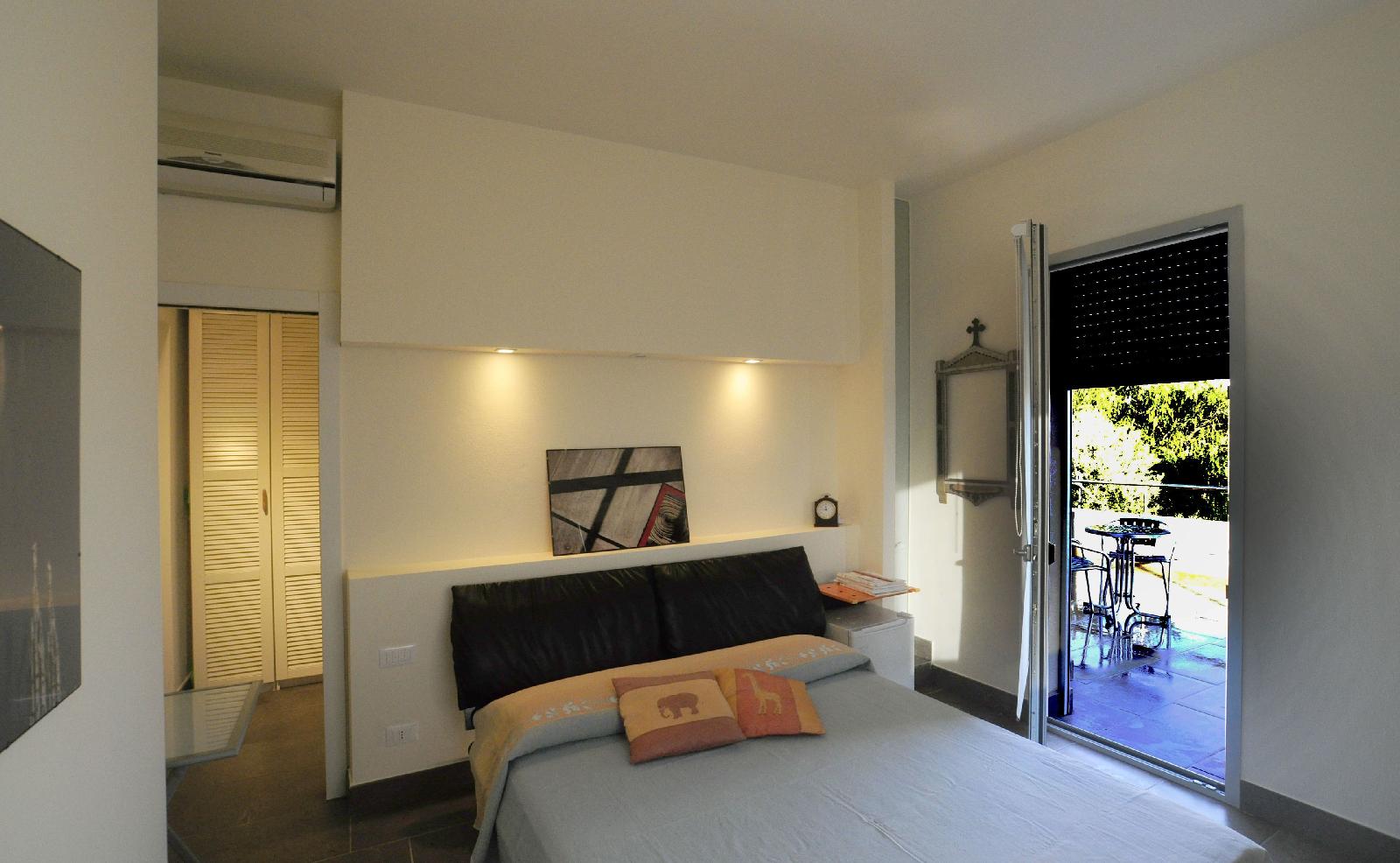 Art House Margine Rosso