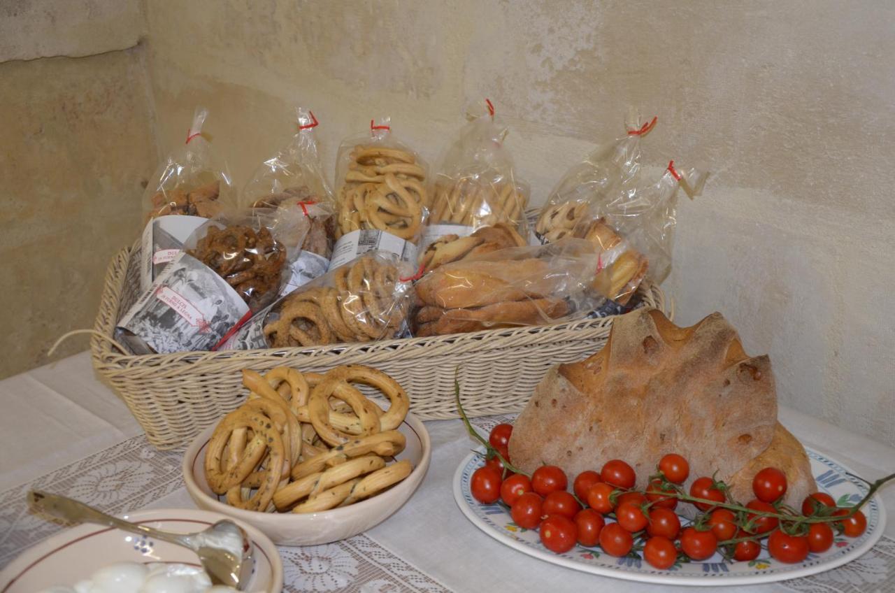 In & Out Matera