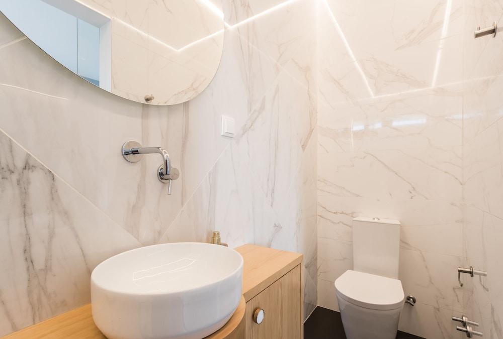 Lisbon Airport Suites