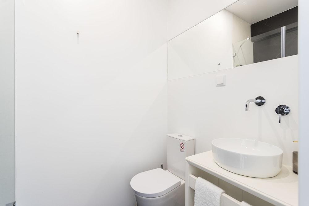 Lisbon Airport Suites