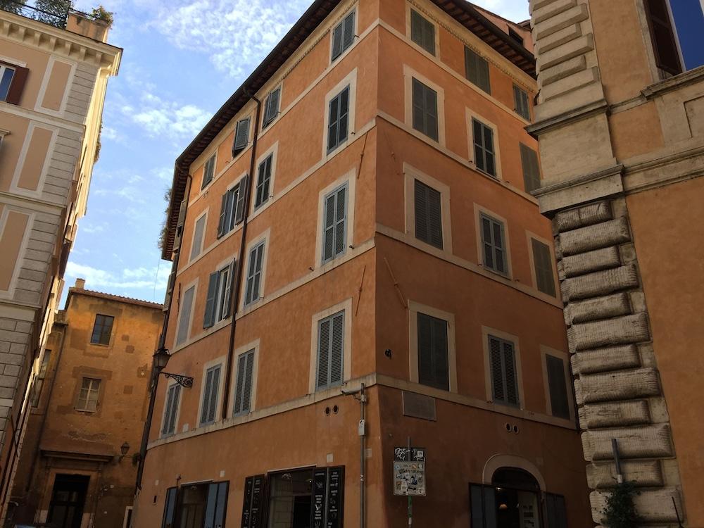 Reginella Suites