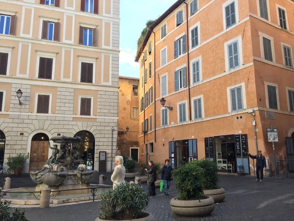 Reginella Suites