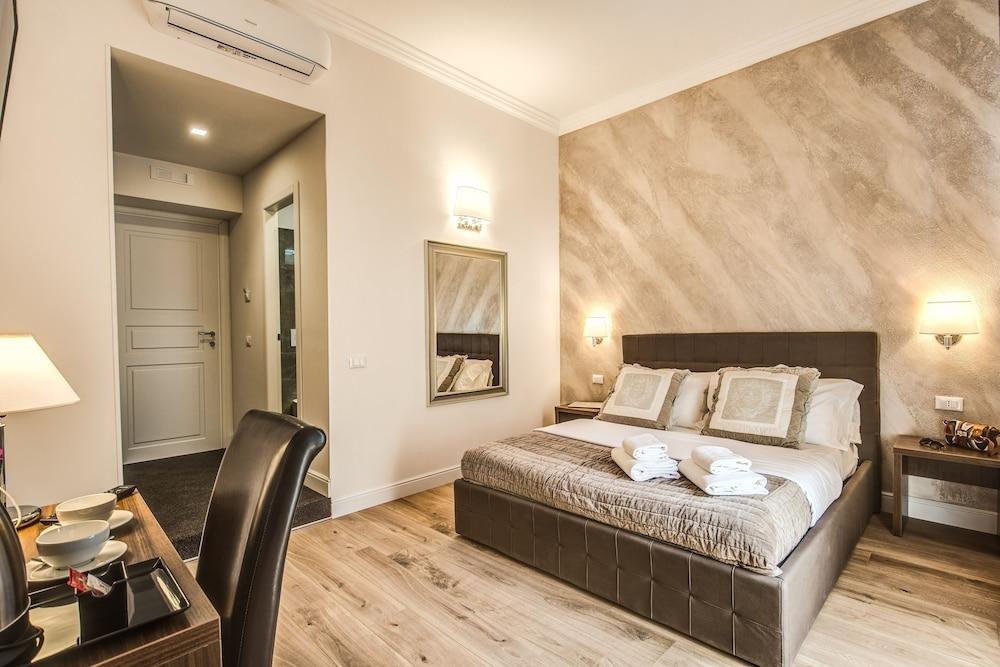 River Luxury Suites