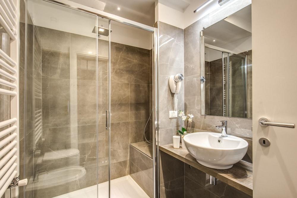 River Luxury Suites
