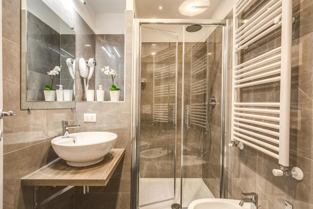 River Luxury Suites