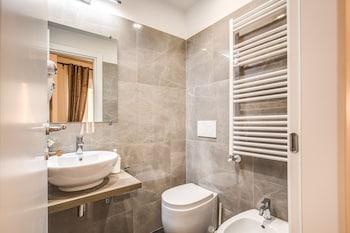 River Luxury Suites
